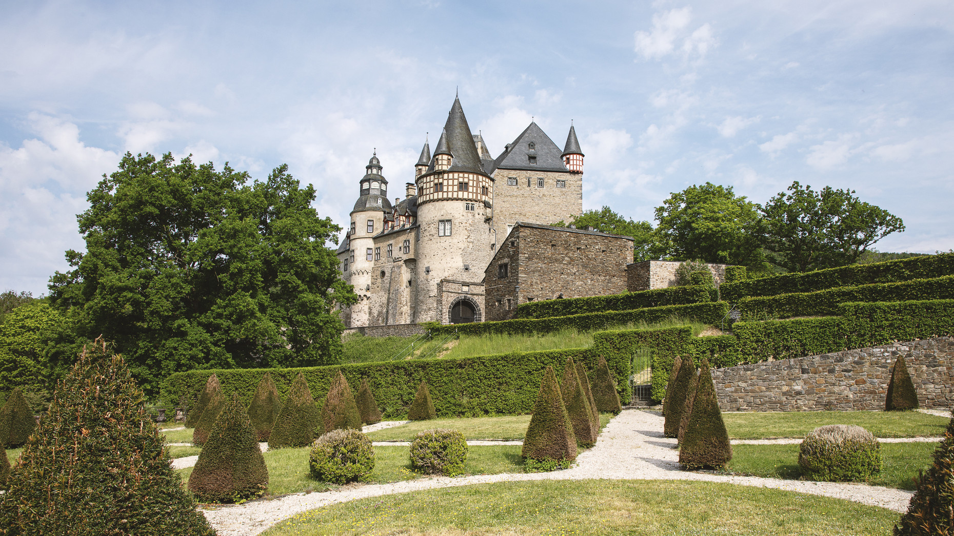Schloss Bürresheim mit Garten