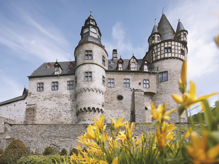 Hexen, Musen, Herrscherinnen – Die Frauen von Schloss Bürresheim Hexen, Musen, Herrscherinnen – Die Frauen von Schloss Bürresheim